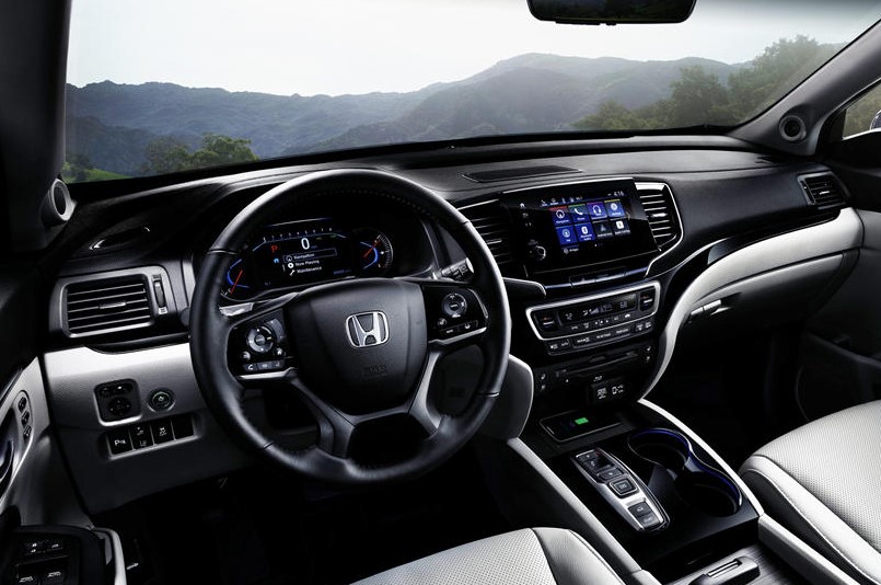 2021 Honda Pilot Dashboard and Infotainment System