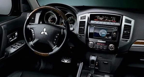 2021 Mitsubishi Montero has more features on Dashboard