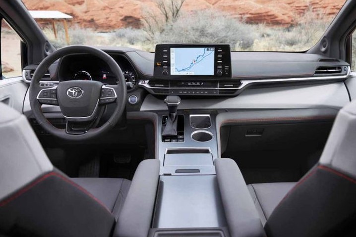 2021 Toyota Sienna XLE Dashboard and Infotainment features