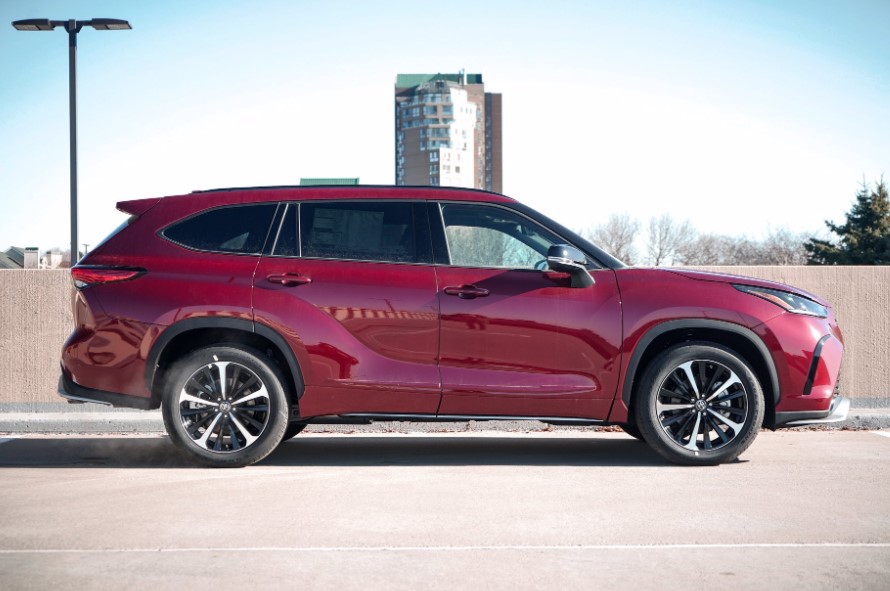 2021 Toyota Highlander XSE with new exterior design